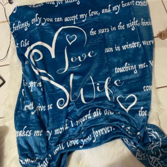 🐊4/$15 New! Beautiful Romantic Teal Gift Throw Blanket For Wife 65x50
!LAST TWO! - Picture 2 of 4